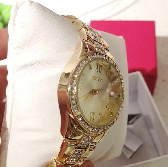 ✨ Geneva Gold-Tone Crystal Round Watch – New in Box ✨ main image 7